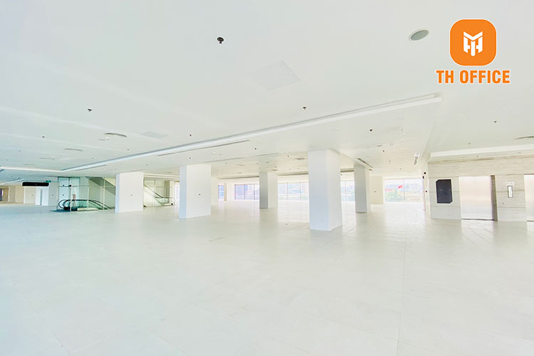 Mặt sàn rộng rãi, dễ chia phong ban tại tòa nhà 120 Định Công